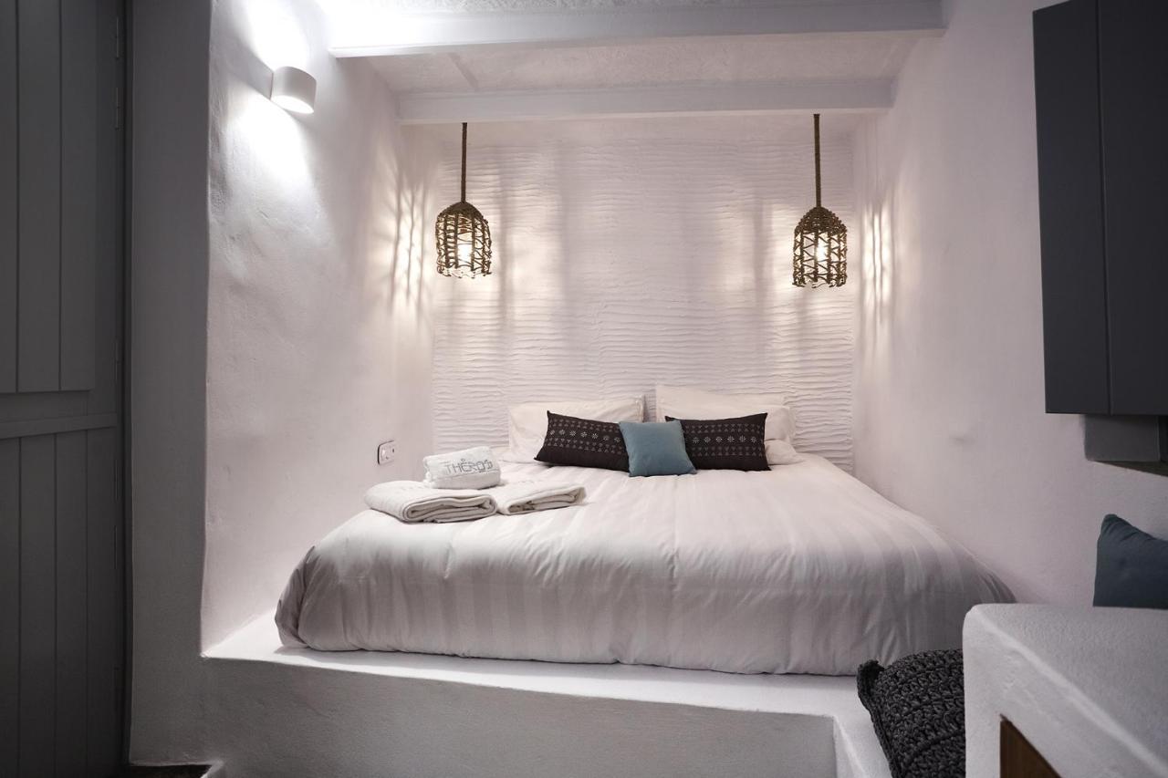 Living Theros Luxury Suites Kardhianí エクステリア 写真